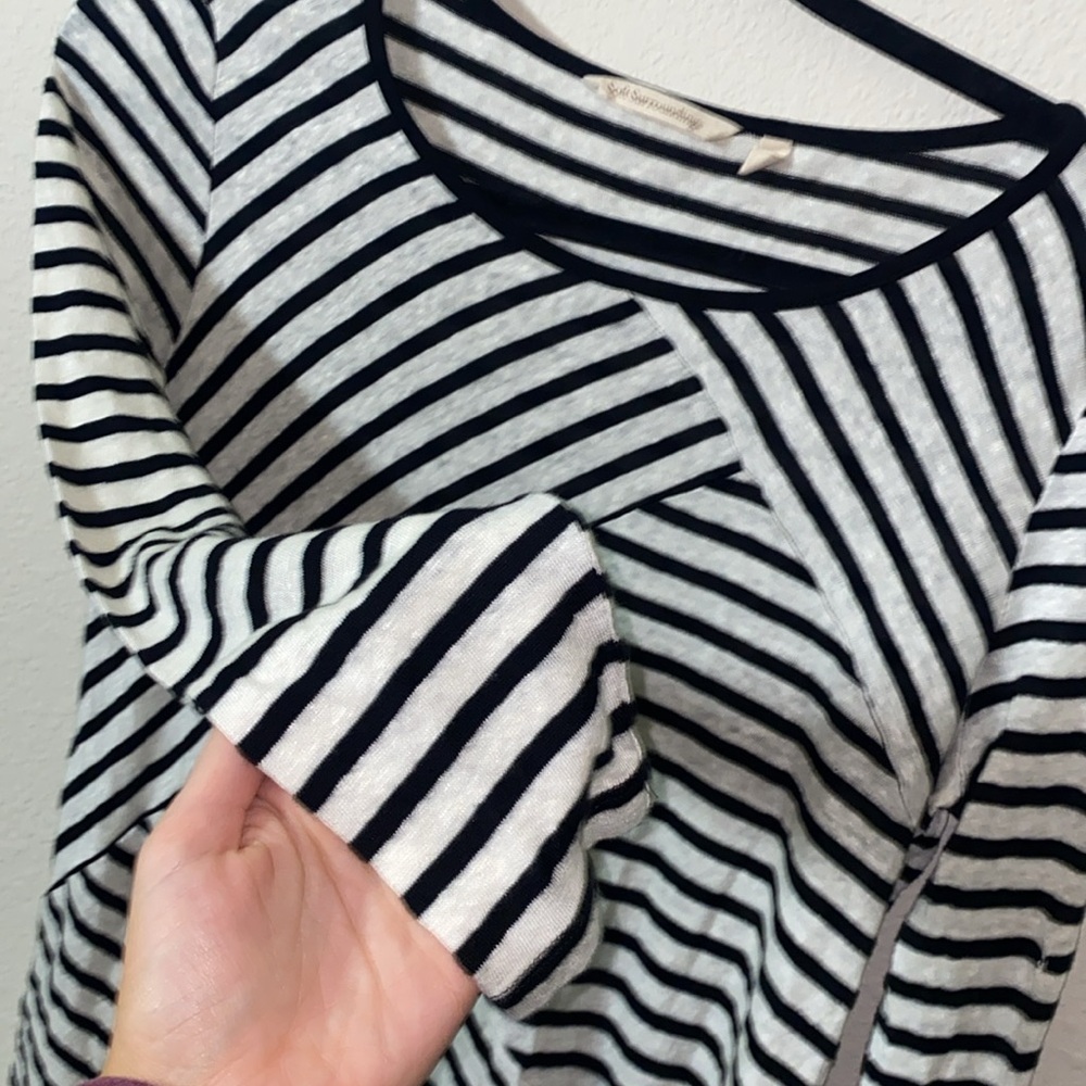 🛍️Soft Surroundings Striped fun Black and White patterned  Women's Top! - Picture 3 of 8